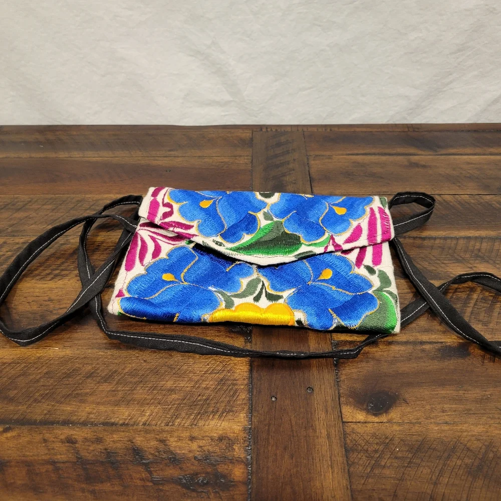 Embordered Purse - Picture 1 of 3